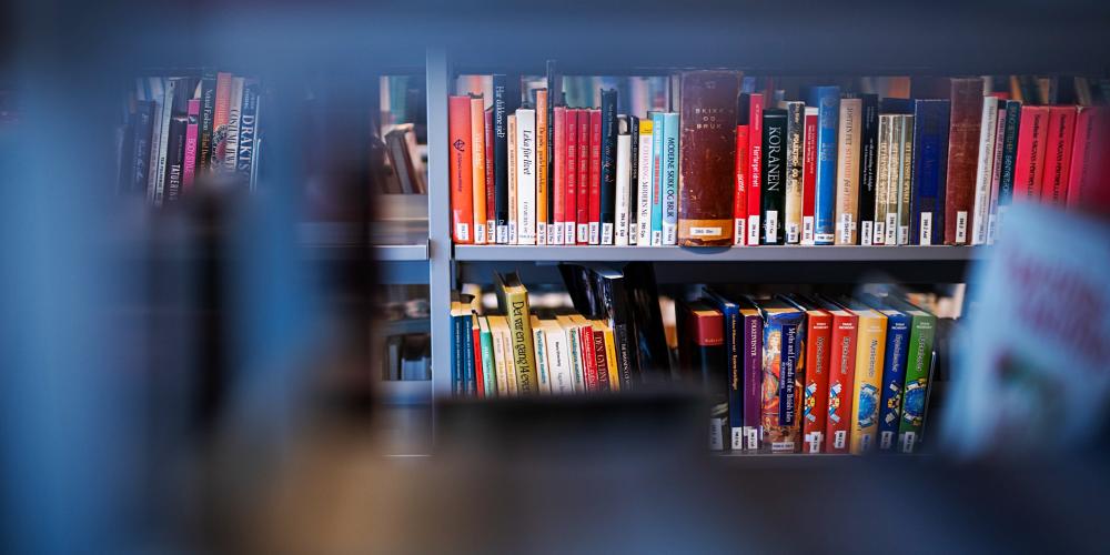 Rensing av møbler i bibliotek og grupperom