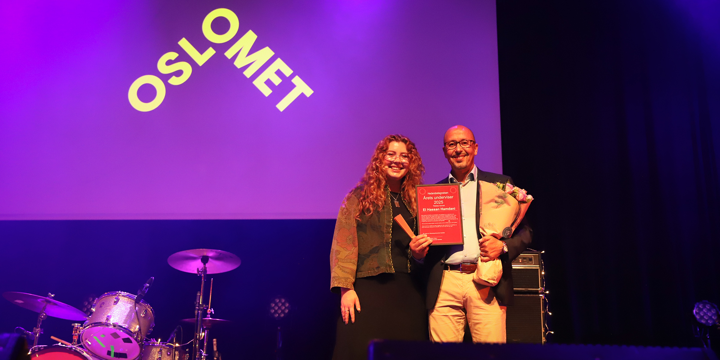 Last year's prize winner, El Hassan Hamdani, together with the leader of the Student Parliament, Victoria Skogsletten Dalen.