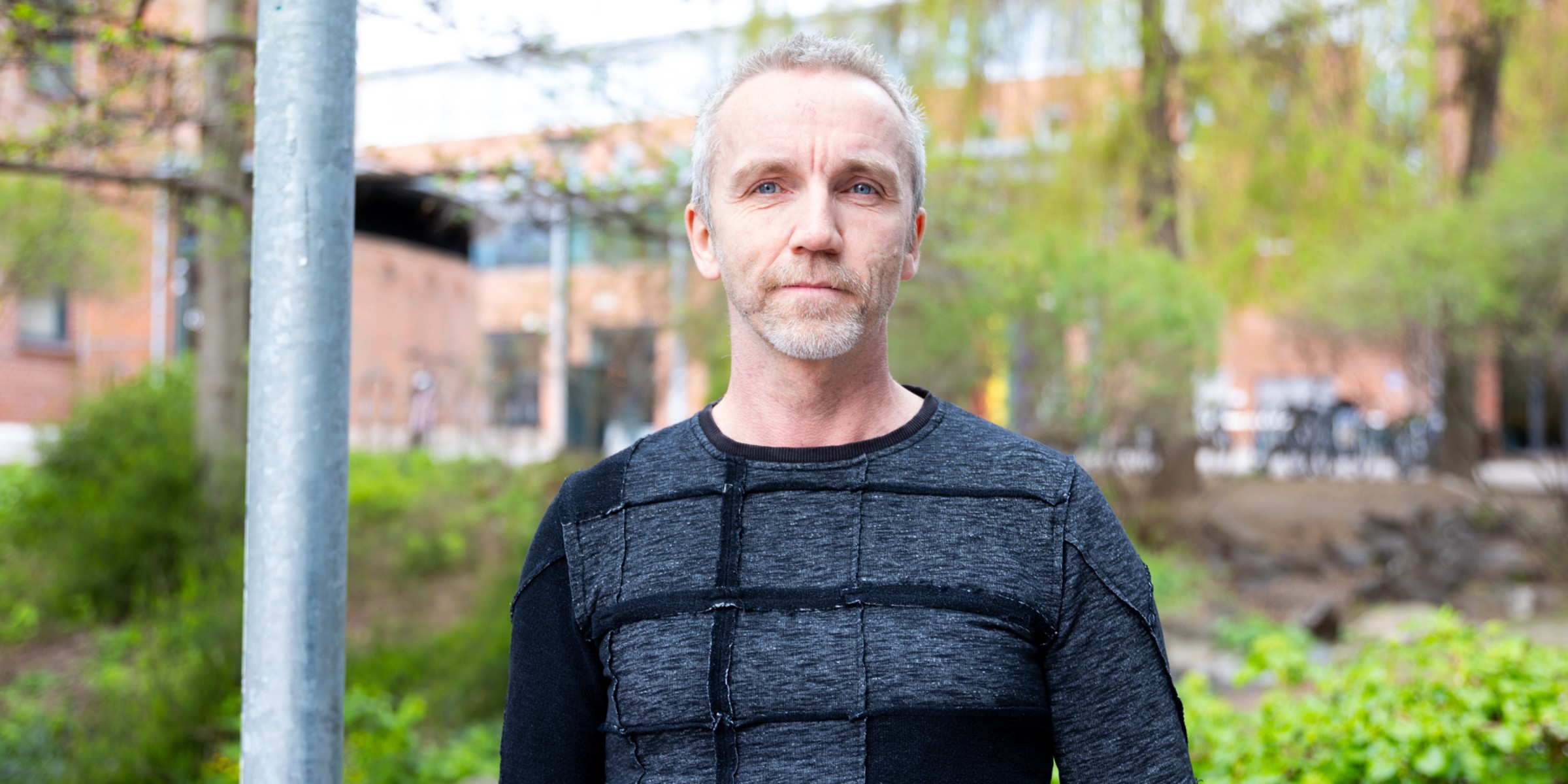 Portrettfoto tatt utendørs av Hans Ole Hansen.