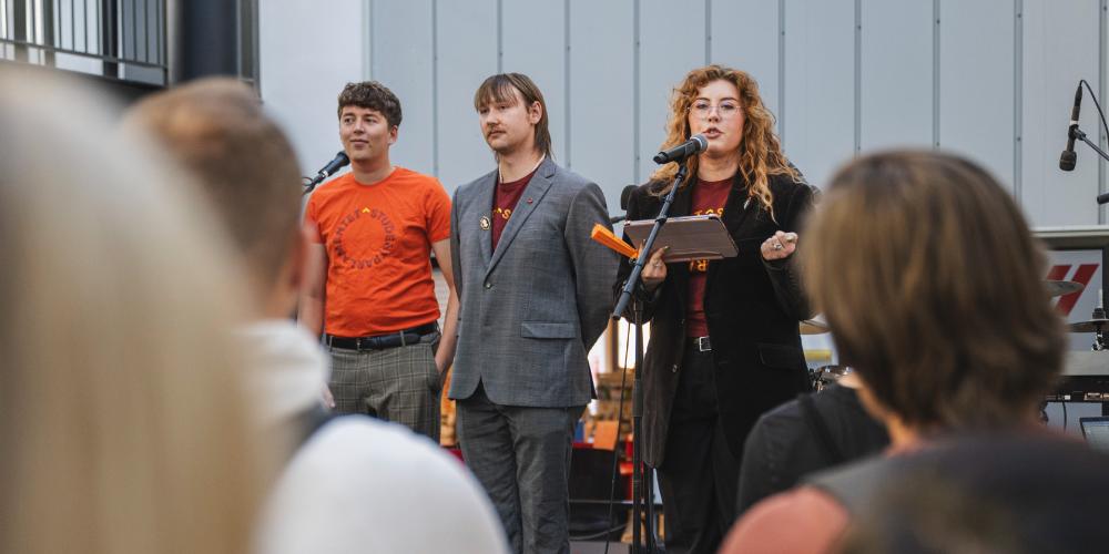 Oppfordre studentene til å stemme